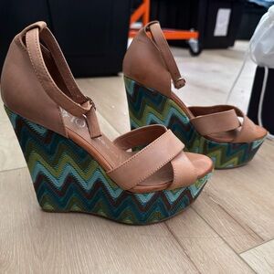 Jeffrey Campbell Wedge platforms with Chevron Pattern size 6
